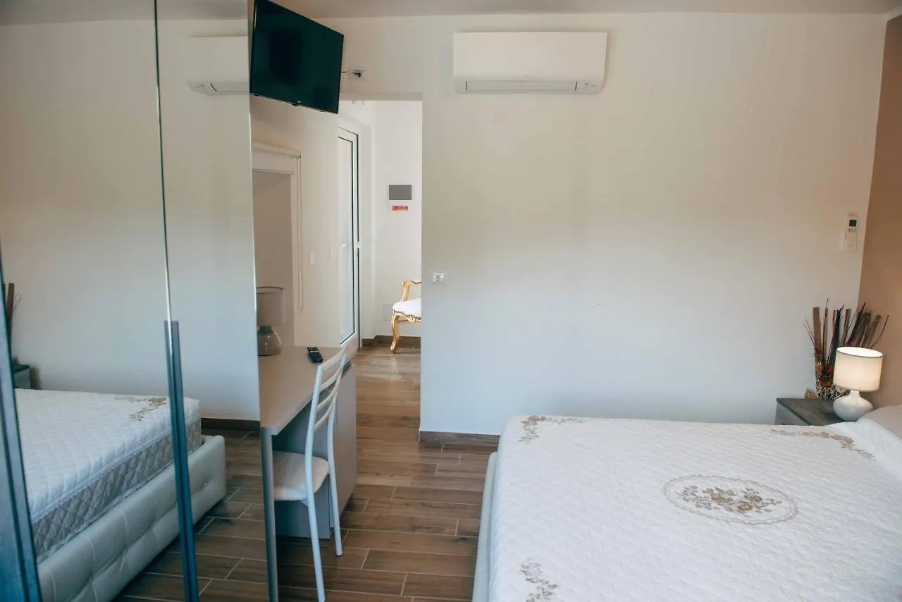 Affitta Camere La Fenice Di Folli Lorella Puegnago 0*,