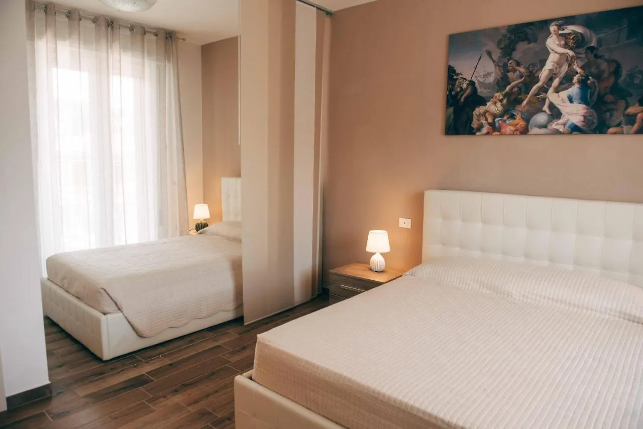 Affitta camere La Fenice di Folli Lorella Puegnago del Garda 0*,