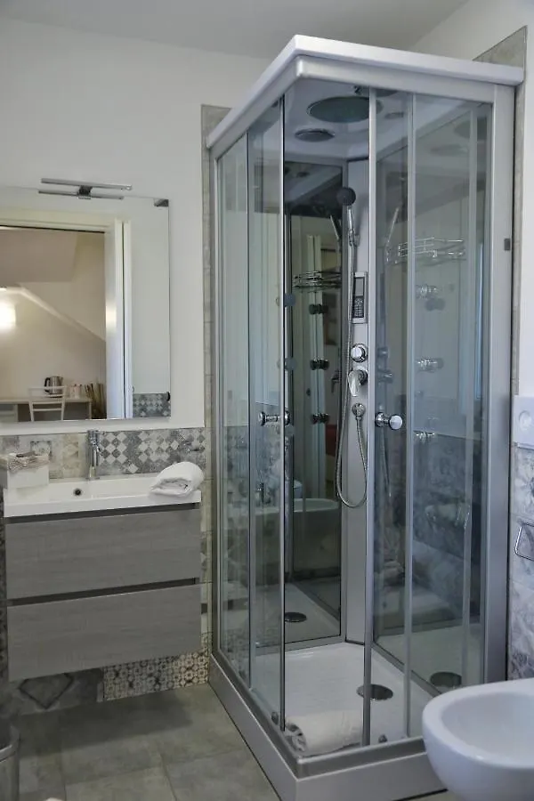 Affitta camere La Fenice di Folli Lorella Puegnago del Garda 0*,