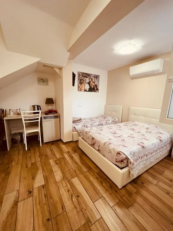 Affitta Camere La Fenice Di Folli Lorella Puegnago Maison d'hôtes